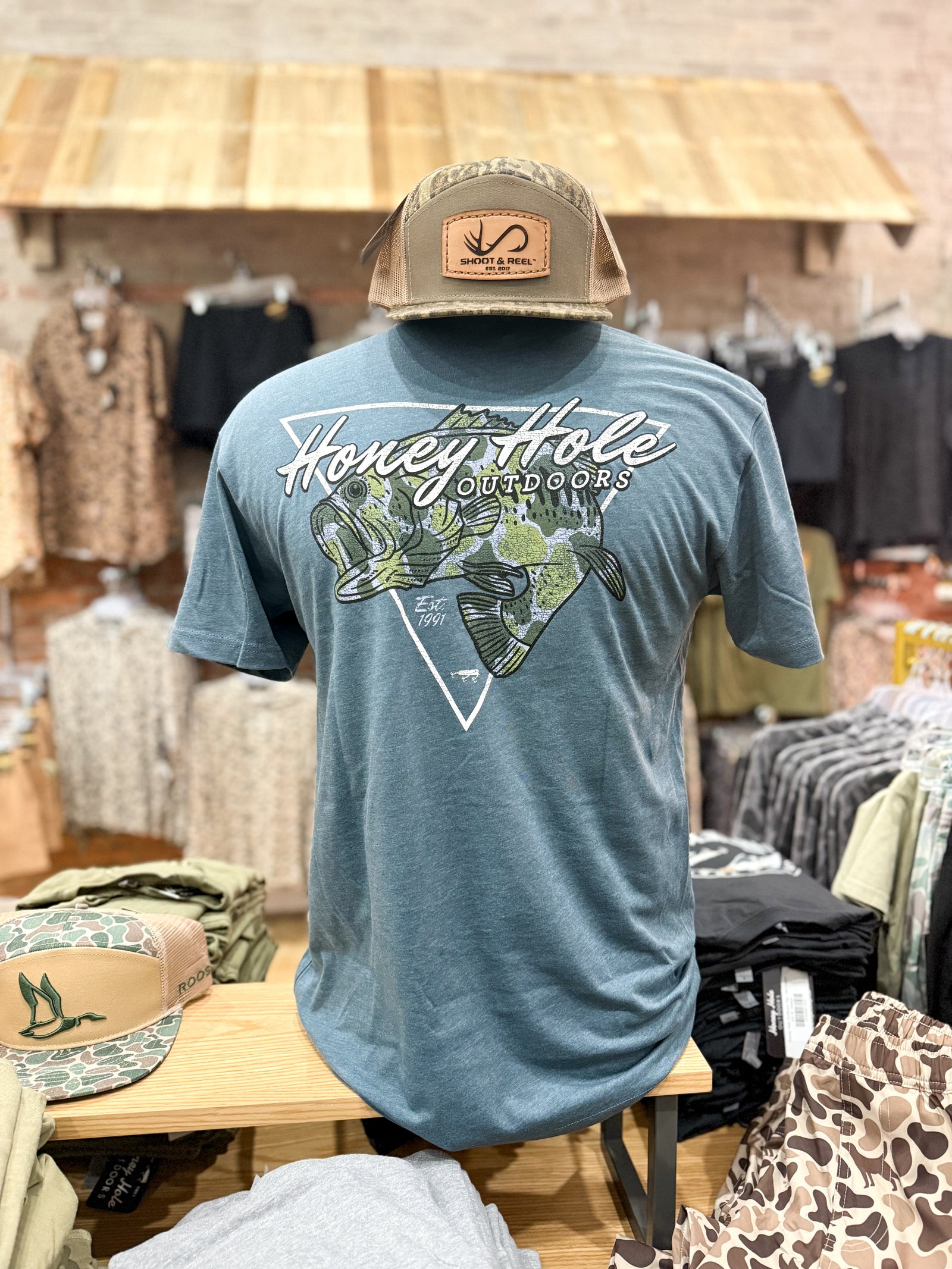 Honey Hole Outdoors Tee - Spot That Bass