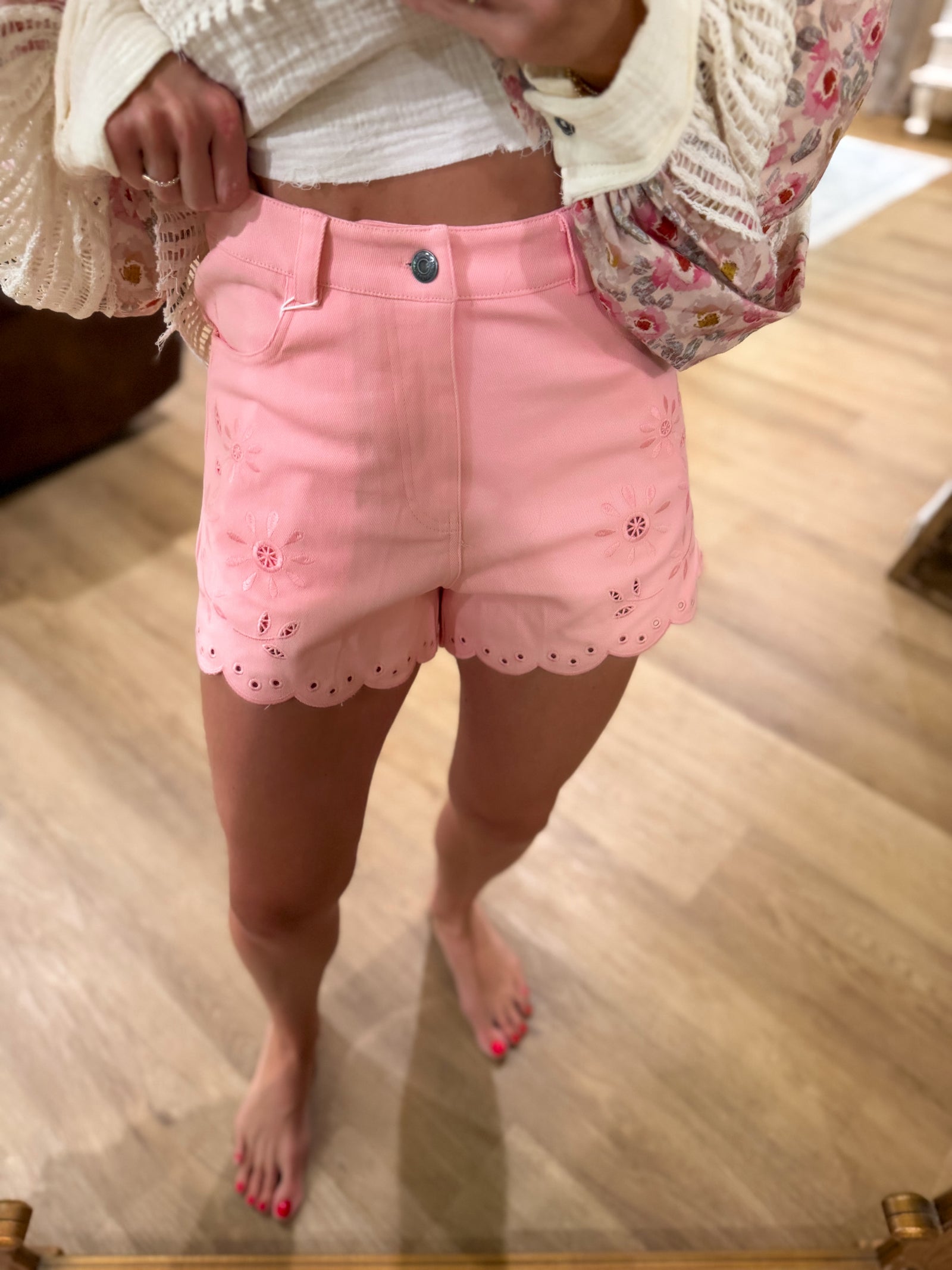 Francie Eyelet Embroidered Scallop Shorts - Peach