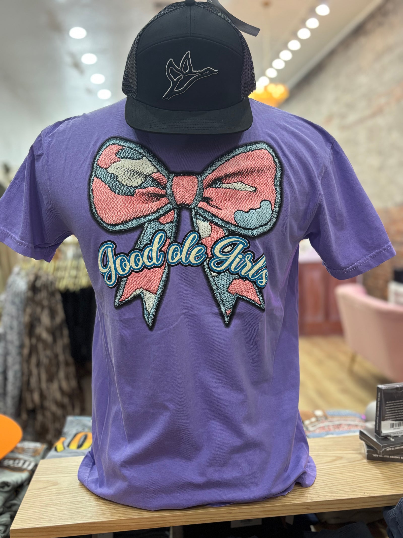 Good Ole Girls Tee - Camo Bow