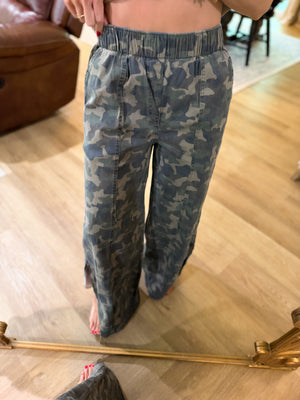 Victoria Washed Camo Jeans