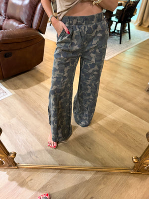 Victoria Washed Camo Jeans