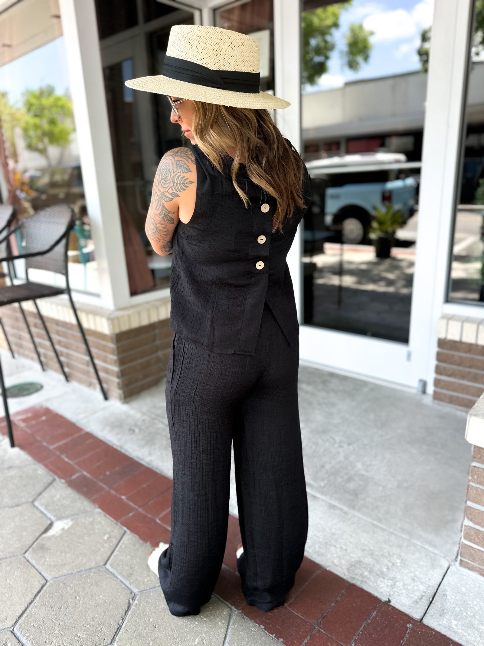 Pass On By Crinkle Linen Tank - Black