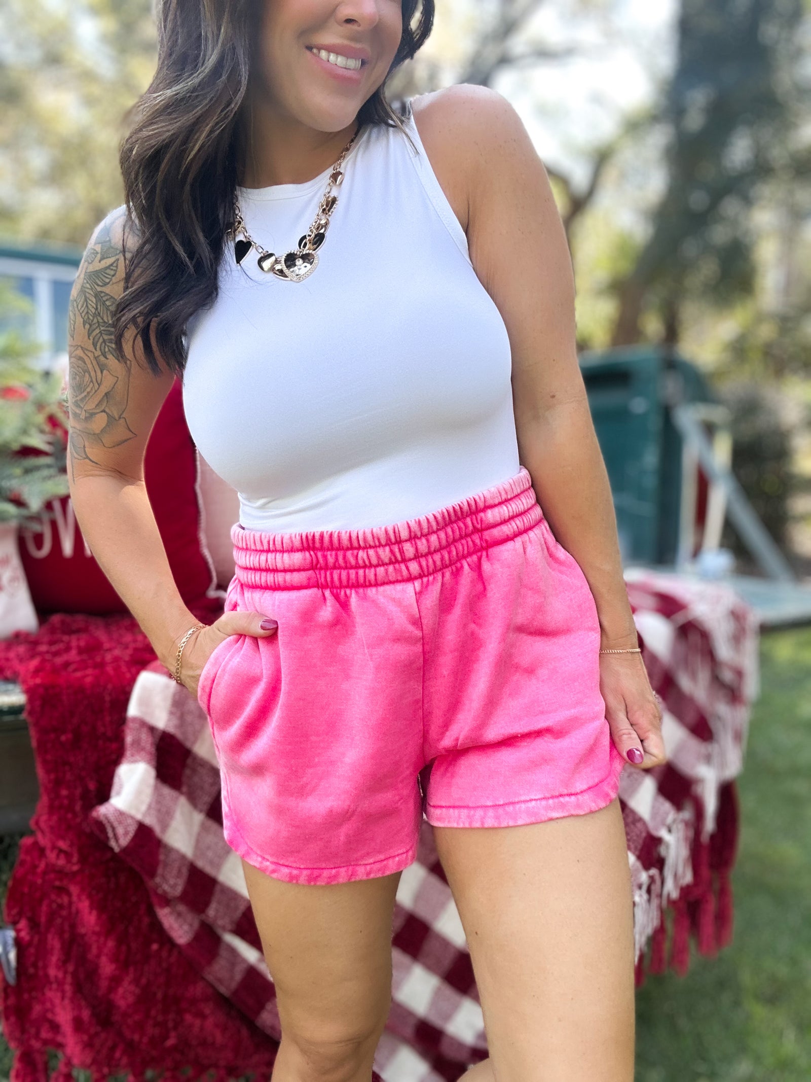 DOORBUSTER - Jeri Acid Washed Shorts - Fuchsia