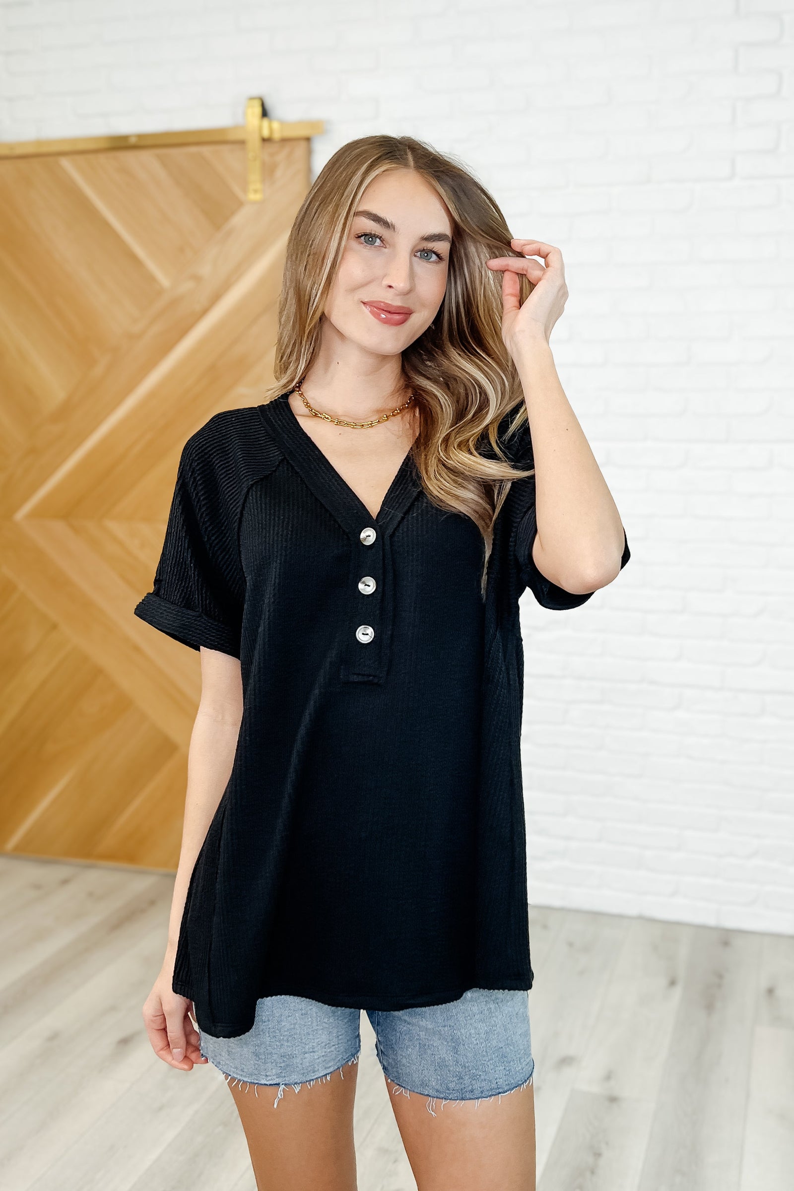 Plain and Sassy V-Neck Tee in Black